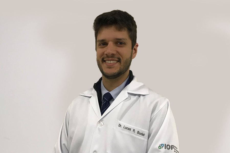 Dr. Lucas Budel – Mastologista IOP